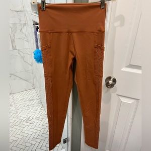 Aerie offline laser cutout leggings, sz m